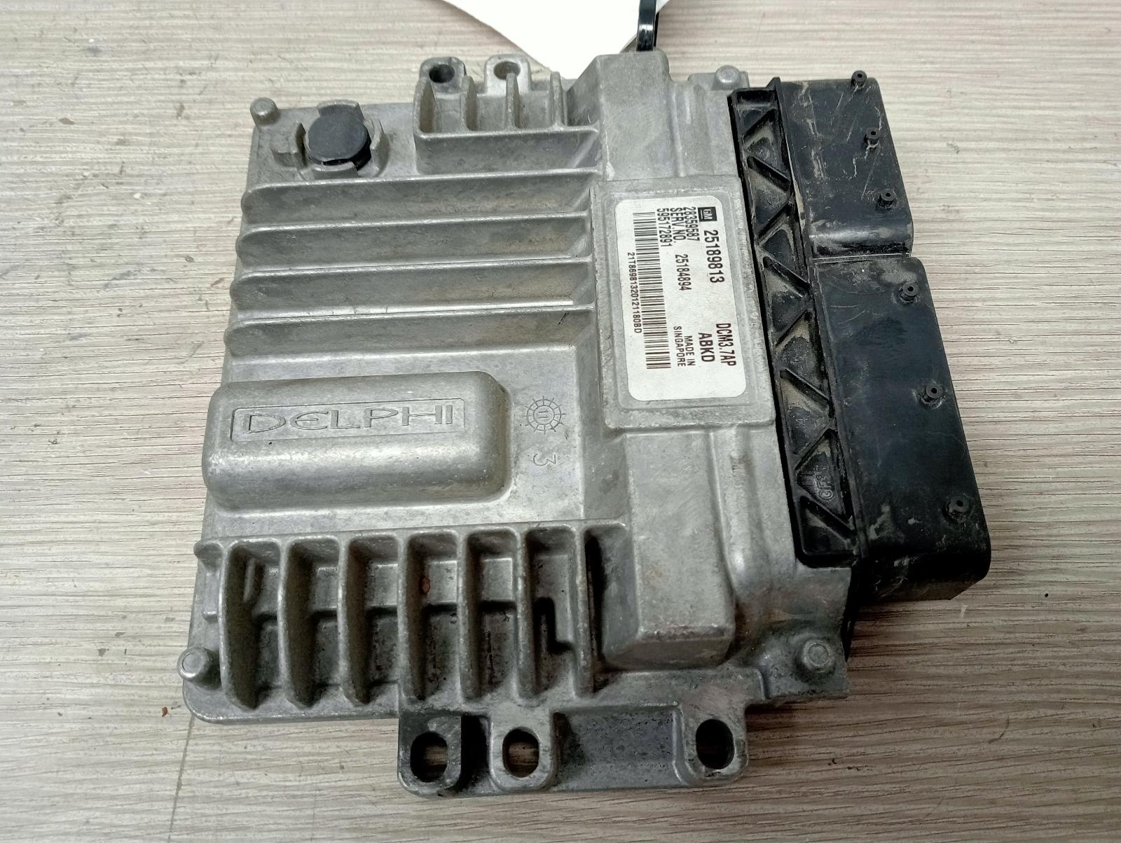 8960251