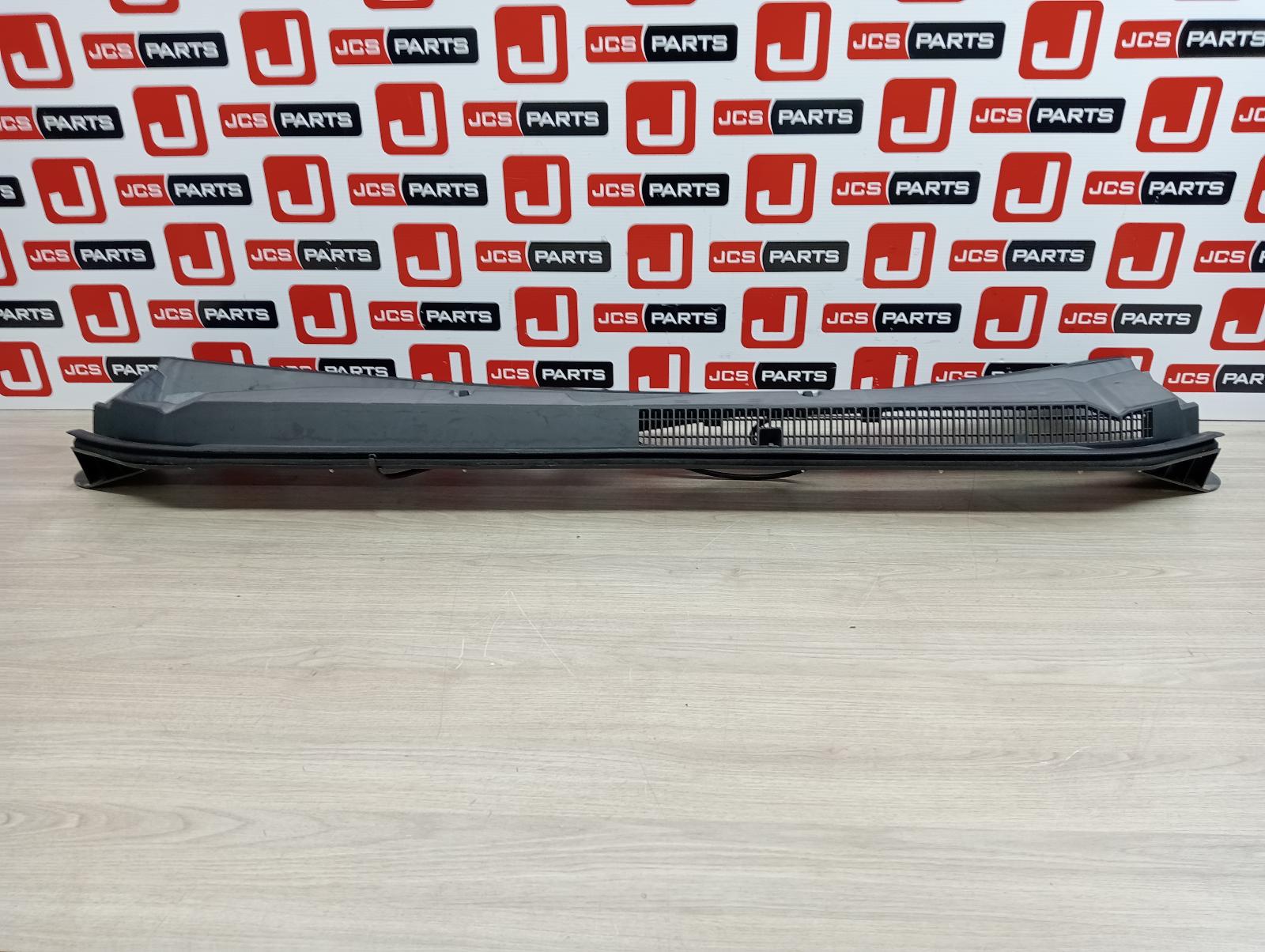 8958557