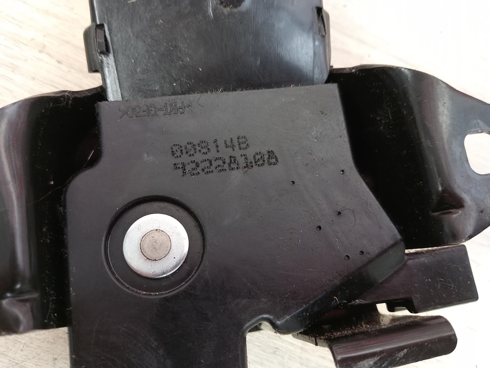 8878371