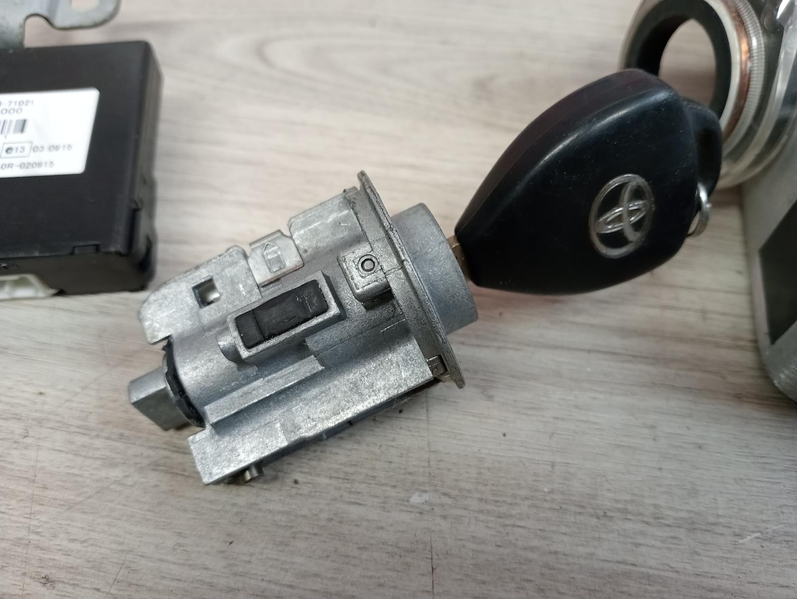 8976073