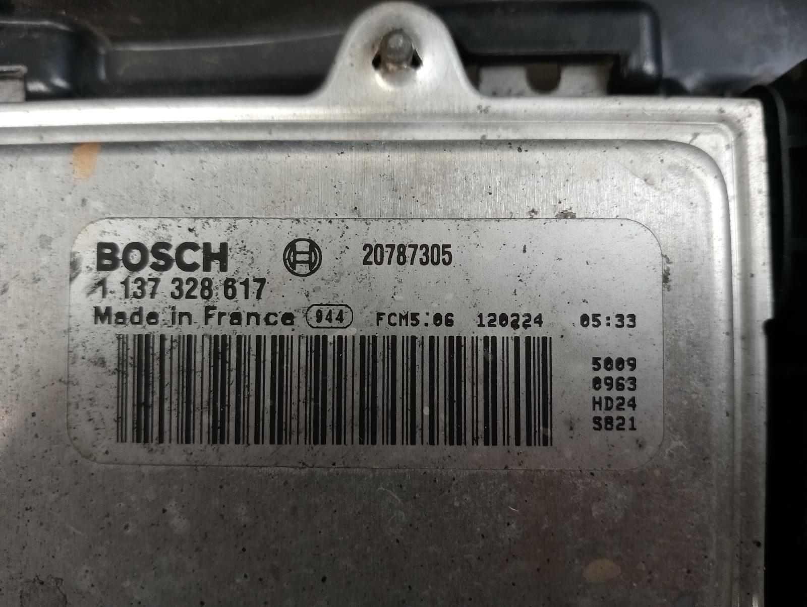 8963725