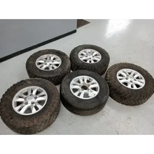 TOYOTA LANDCRUISER WHEEL ALLOY 200 SERIES, FACTORY, 17X8IN, 11/07-07/15 2013 TOYOTA LANDCRUISER WHEEL ALLOY 200 SERIES, FACTORY, 17X8IN, 11/07-07/15 2013