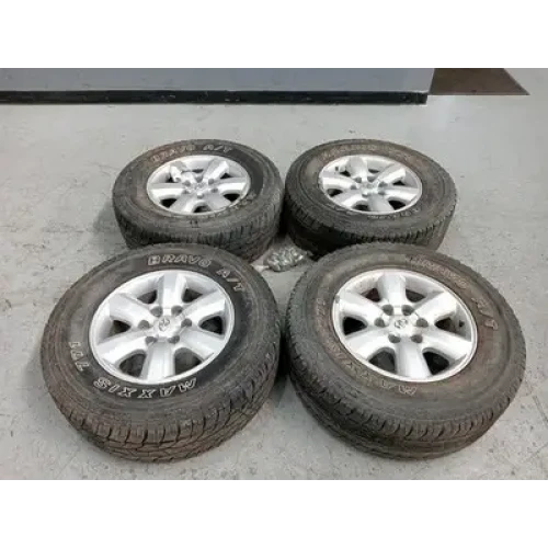 TOYOTA HILUX WHEEL ALLOY FACTORY, 17X7.5IN, 6 SPOKE, 4WD, 6 SPOKE, 07/11-08/15 2 TOYOTA HILUX WHEEL ALLOY FACTORY, 17X7.5IN, 6 SPOKE, 4WD, 6 SPOKE, 07/11-08/15 2