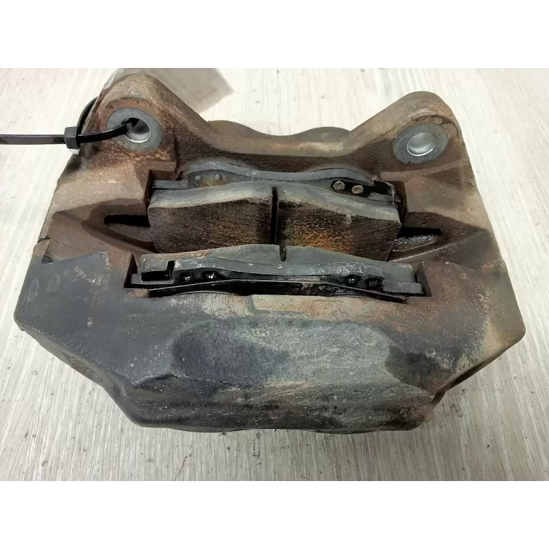 TOYOTA HILUX CALIPER RH FRONT, 4WD, 12WAK CALIPER CASTING NUMBER, NON VSC TYPE,