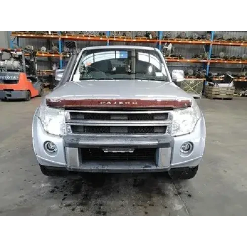 MITSUBISHI PAJERO FRONT BUMPER BUMPER BAR, NS-NT, NON H/LAMP WASHER TYPE, GLX/VR