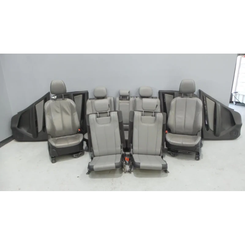 HOLDEN COLORADO COMPLETE INTERIOR RG 7, LEATHER, 12/12-06/16 2015