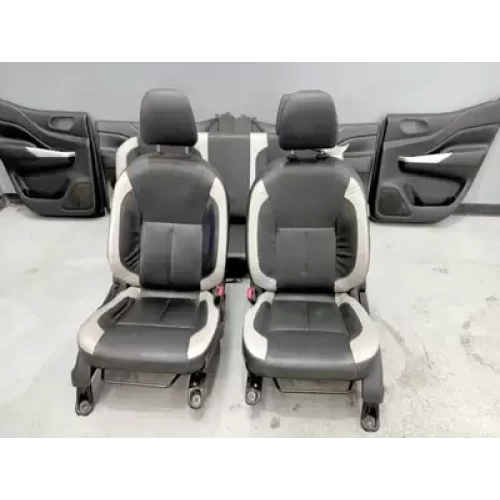 NISSAN NAVARA COMPLETE INTERIOR NP300, DUAL CAB, LEATHER, 04/15- 2017