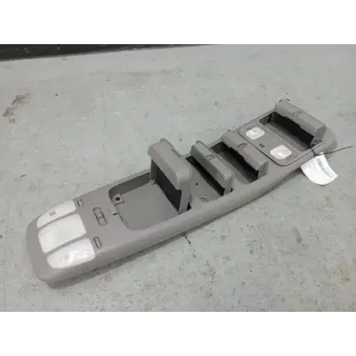 TOYOTA LANDCRUISER COURTESY LIGHT FRONT TO CENTRE, MULTI SUNGLASS HOLDER, NON SU