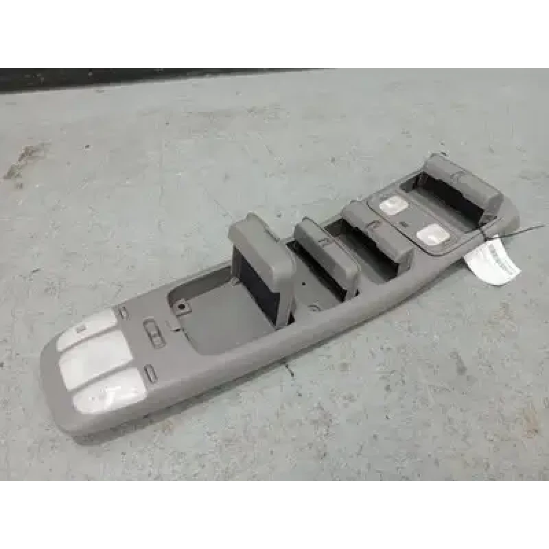 TOYOTA LANDCRUISER COURTESY LIGHT FRONT TO CENTRE, MULTI SUNGLASS HOLDER, NON SU