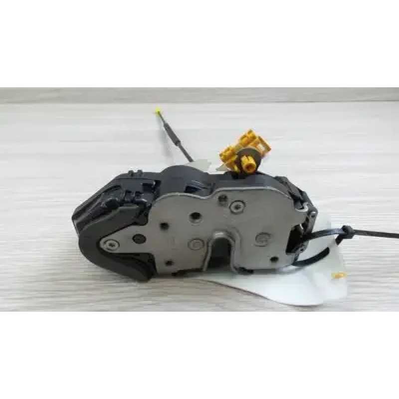 HOLDEN COMMODORE LOCK MECHANISM RIGHT REAR DOOR LOCK, VF, 05/13-12/17 2014