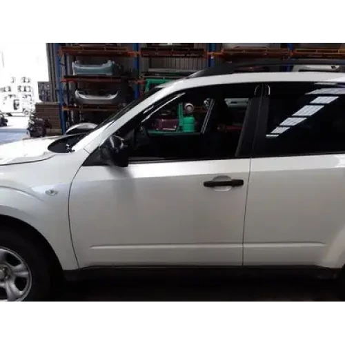 SUBARU FORESTER LEFT FRONT DOOR 02/08-12/12  2011
