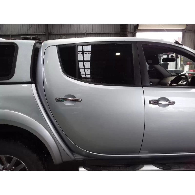 MITSUBISHI TRITON RIGHT REAR DOOR MN, DUAL CAB, NON MOULD TYPE, 08/09-04/15 2009