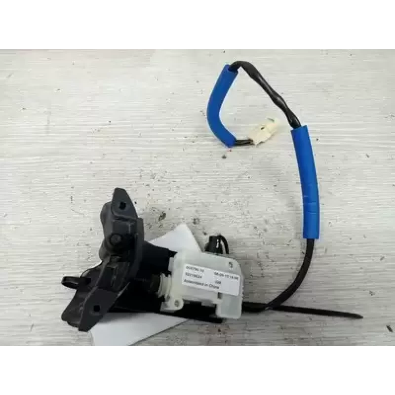 HOLDEN COMMODORE LOCK MECHANISM FUEL DOOR LOCK RELEASE, VF,  05/13-12/17 2015