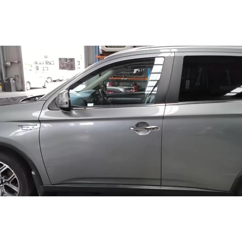MITSUBISHI OUTLANDER LEFT FRONT DOOR ZJ, 10/12-03/15 2014
