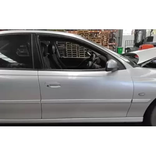 HOLDEN COMMODORE RIGHT FRONT DOOR VT S2-VZ, SEDAN/WAGON, BOLT ON TYPE, 06/99-09/