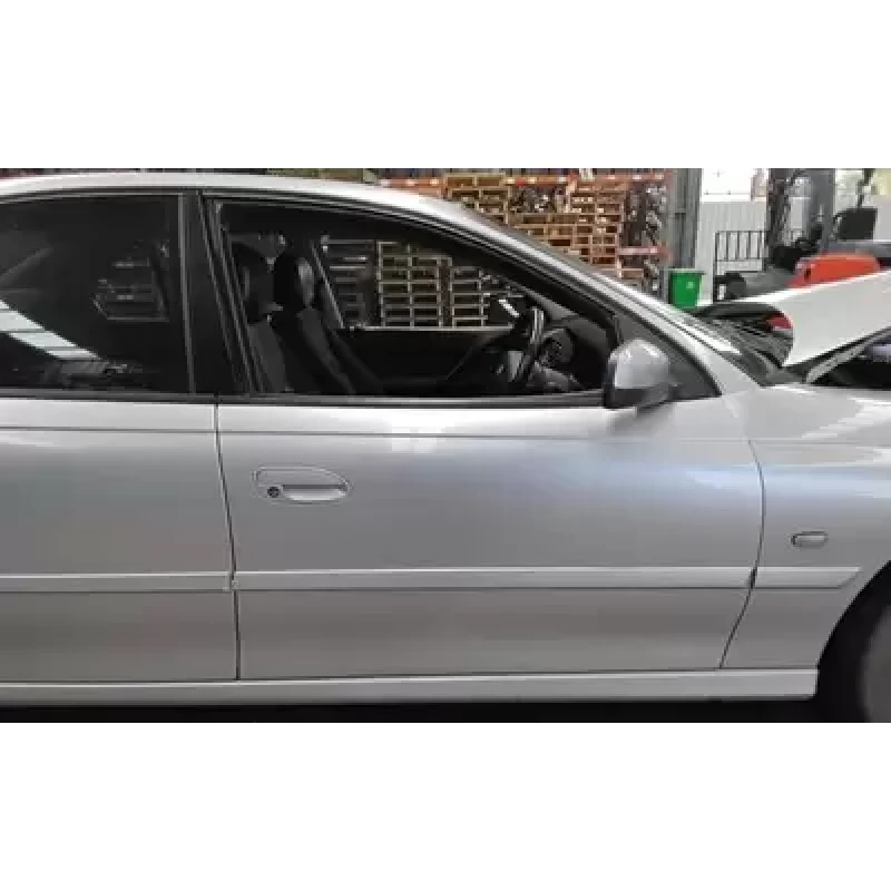 HOLDEN COMMODORE RIGHT FRONT DOOR VT S2-VZ, SEDAN/WAGON, BOLT ON TYPE, 06/99-09/