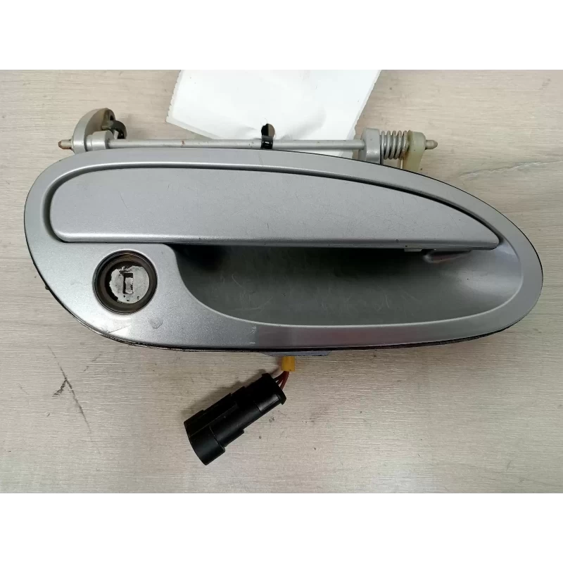 HOLDEN COMMODORE DOOR HANDLE OUTER, RH FRONT, VT-VZ, 09/97-09/07 2005
