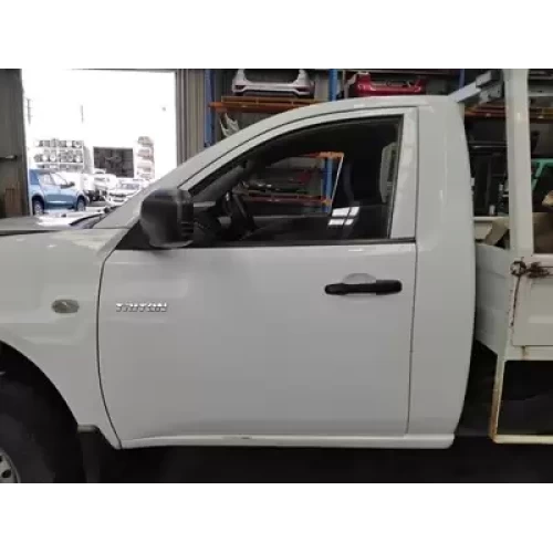 MITSUBISHI TRITON LEFT FRONT DOOR ML-MN, SINGLE/DUAL CAB, NON MOULD TYPE, 07/06-