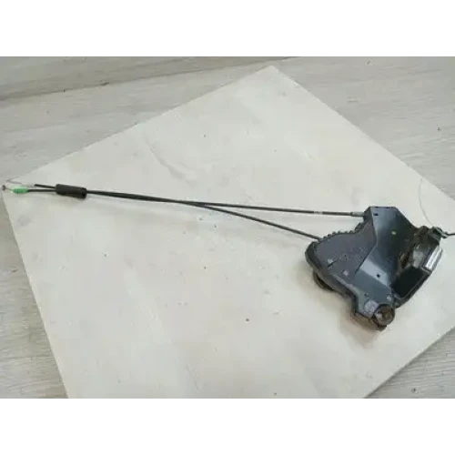 TOYOTA HIACE LOCK MECHANISM RIGHT FRONT DOOR LOCK, TRH/KDH, 01/05-04/19 2006