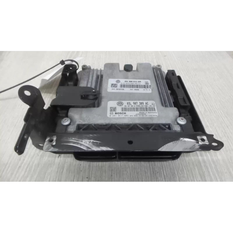 VOLKSWAGEN AMAROK ECU ENGINE ECU, 4WD, DIESEL, AUTO T/M, P/N 03L906012GM, ECU ON