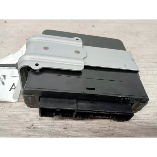 TOYOTA HILUX ECU 4WD CONTROL MODULE, P/N 8953371120, 09/15- 2018 1GD-FTV