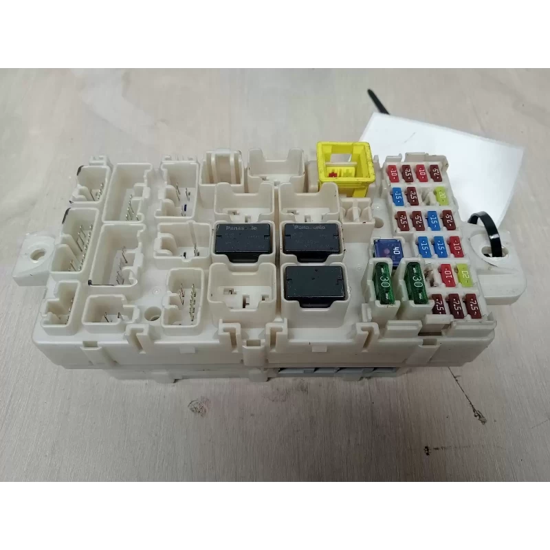 MITSUBISHI TRITON ECU BCM/ETACS CONTROL MODULE (UNDER DASH FUSE BOX MOUNTED), P/