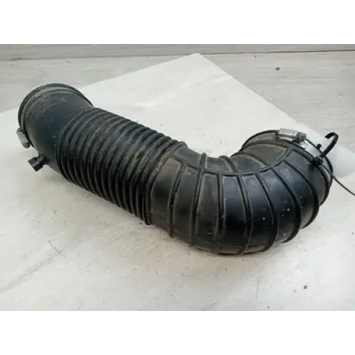 HOLDEN STATESMAN/CAPRICE AIR CLEANER DUCT/HOS WH 06/99-04/03 2002 HOLDEN STATESMAN/CAPRICE AIR CLEANER DUCT/HOS WH 06/99-04/03 2002