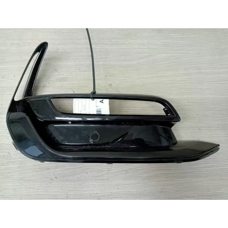 HOLDEN COMMODORE RIGHT INDICATOR/FOG/SIDE DAYTIME RUNNING LAMP COVER, VF, SV6, 0