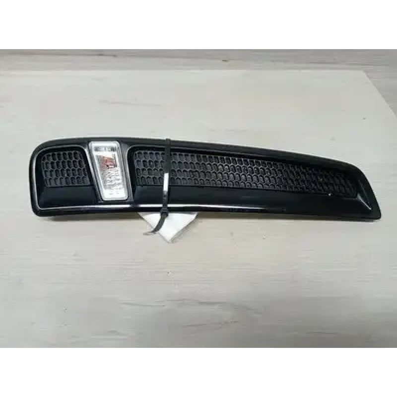 HOLDEN COMMODORE RIGHT INDICATOR/FOG/SIDE GUARD FLASHER (REPEATER), VF, 05/13-12