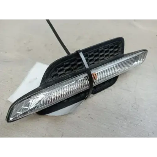 HOLDEN COMMODORE RIGHT INDICATOR/FOG/SIDE GUARD FLASHER (REPEATER), VE, 08/06-05