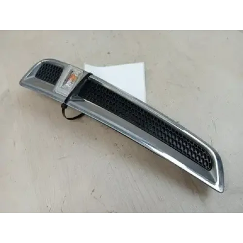 HOLDEN COMMODORE RIGHT INDICATOR/FOG/SIDE GUARD FLASHER (REPEATER), VF, 05/13-12 HOLDEN COMMODORE RIGHT INDICATOR/FOG/SIDE GUARD FLASHER (REPEATER), VF, 05/13-12