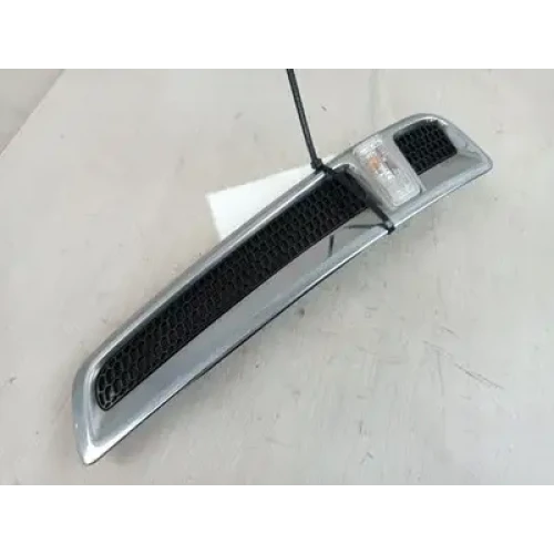 HOLDEN COMMODORE LEFT INDICATOR/FOG/SIDE GUARD FLASHER (REPEATER), VF, 05/13-12/ HOLDEN COMMODORE LEFT INDICATOR/FOG/SIDE GUARD FLASHER (REPEATER), VF, 05/13-12/