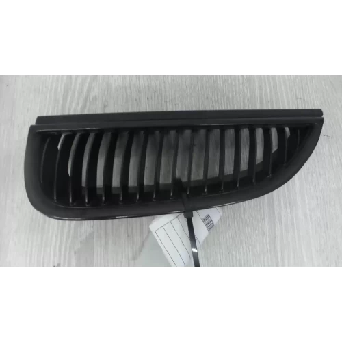 HOLDEN COMMODORE GRILLE VT, LH SIDE, STANDARD, 09/97-09/00  1999