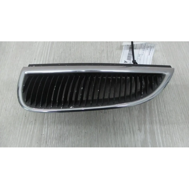 HOLDEN COMMODORE GRILLE VT, LH SIDE, BERLINA, 09/97-09/00 1998