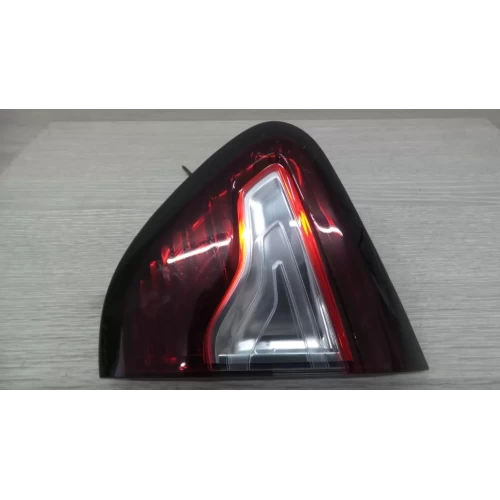 RENAULT CAPTUR REAR GARNISH TAILGATE LAMP (RH SIDE), J87, W/ DARK TINT TYPE, 06/