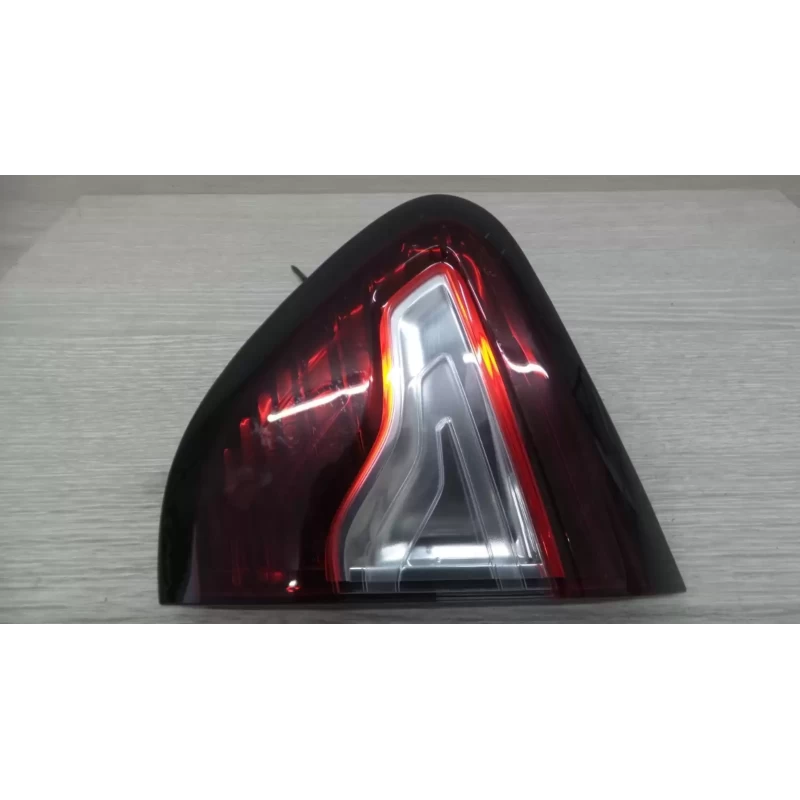 RENAULT CAPTUR REAR GARNISH TAILGATE LAMP (RH SIDE), J87, W/ DARK TINT TYPE, 06/