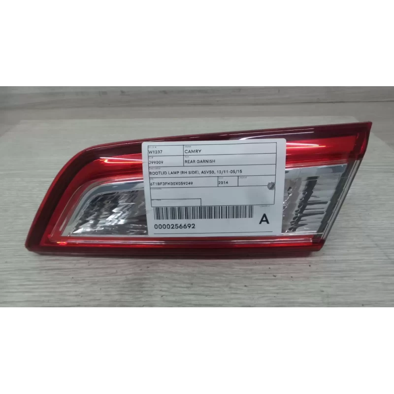 TOYOTA CAMRY REAR GARNISH BOOTLID LAMP (RH SIDE), ASV50, 12/11-05/15 2014