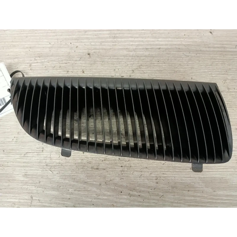 HOLDEN COMMODORE GRILLE VX, RH SIDE, EXEC/ACCLAIM, 09/00-08/01 2001