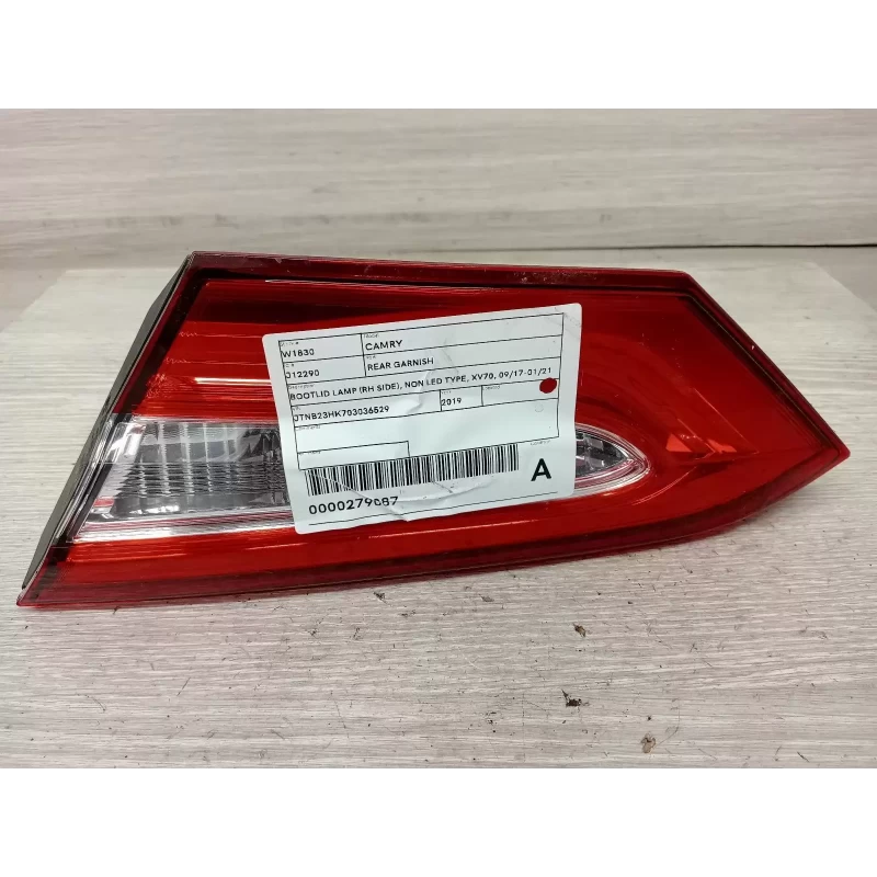 TOYOTA CAMRY REAR GARNISH BOOTLID LAMP (RH SIDE), NON LED TYPE, XV70, 09/17-01/2