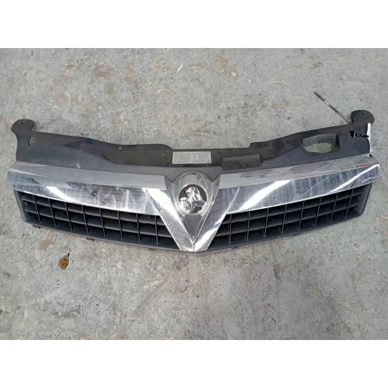 HOLDEN ASTRA GRILLE AH, RADIATOR GRILLE, CABRIO, W/ CHROME MOULD TYPE, 11/06-08/