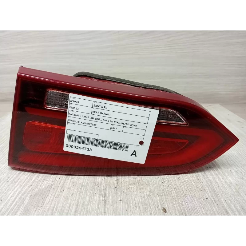 HYUNDAI SANTA FE REAR GARNISH TAILGATE LAMP (RH SIDE), DM, LED TYPE, 06/15-02/18