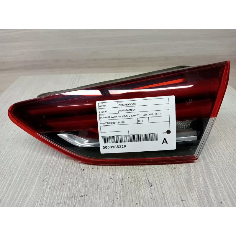 HOLDEN COMMODORE REAR GARNISH TAILGATE LAMP (RH SIDE), ZB, HATCH, LED TYPE, 10/1