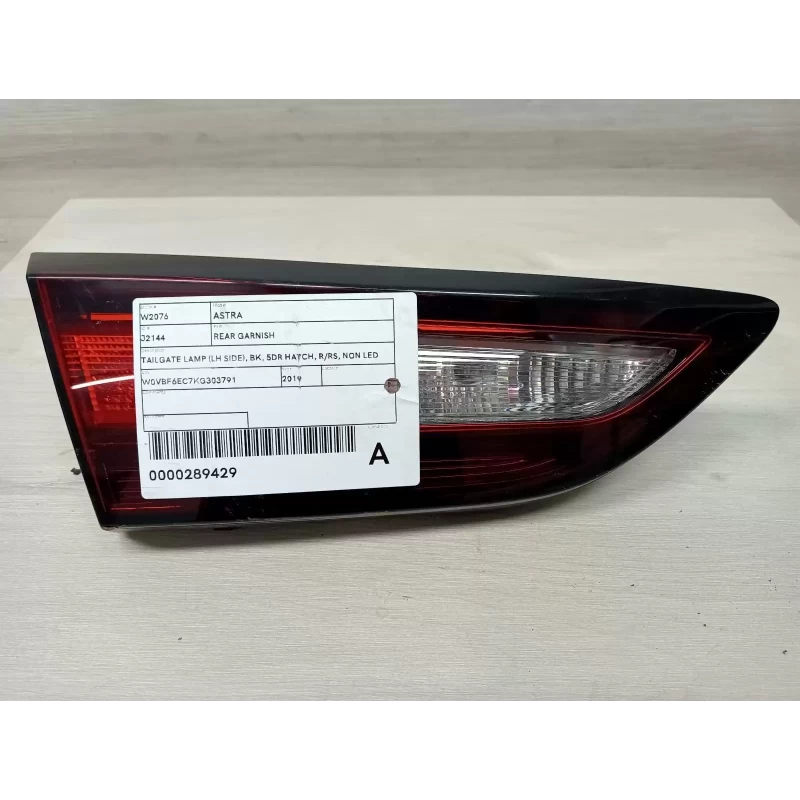 HOLDEN ASTRA REAR GARNISH TAILGATE LAMP (LH SIDE), BK, 5DR HATCH, R/RS, NON LED