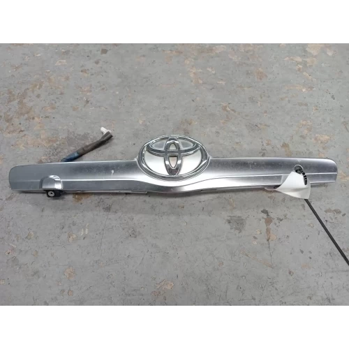 TOYOTA CAMRY REAR GARNISH BOOTLID GARNISH (CENTRE), HYBRID/HYBRID LUXURY, AHV40,