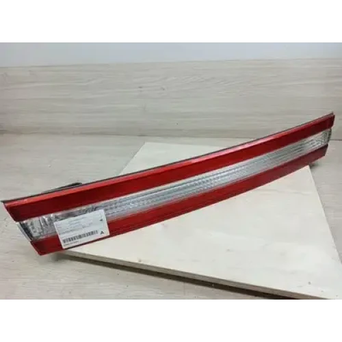 HOLDEN STATESMAN/CAPRICE REAR GARNISH BOOTLID LAMP, WH, 06/99-04/03 2002 HOLDEN STATESMAN/CAPRICE REAR GARNISH BOOTLID LAMP, WH, 06/99-04/03 2002