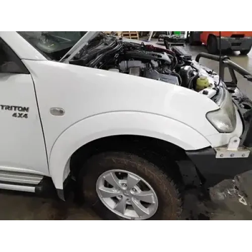 MITSUBISHI TRITON RIGHT GUARD ML-MN, FLARED, NON SNORKEL TYPE, 07/06-04/15 2011