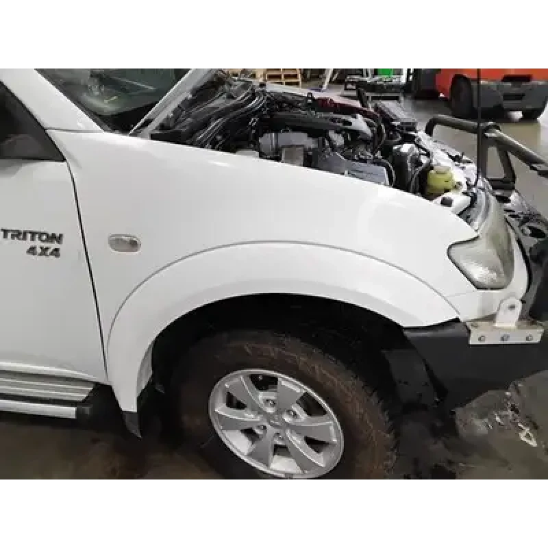 MITSUBISHI TRITON RIGHT GUARD ML-MN, FLARED, NON SNORKEL TYPE, 07/06-04/15 2011