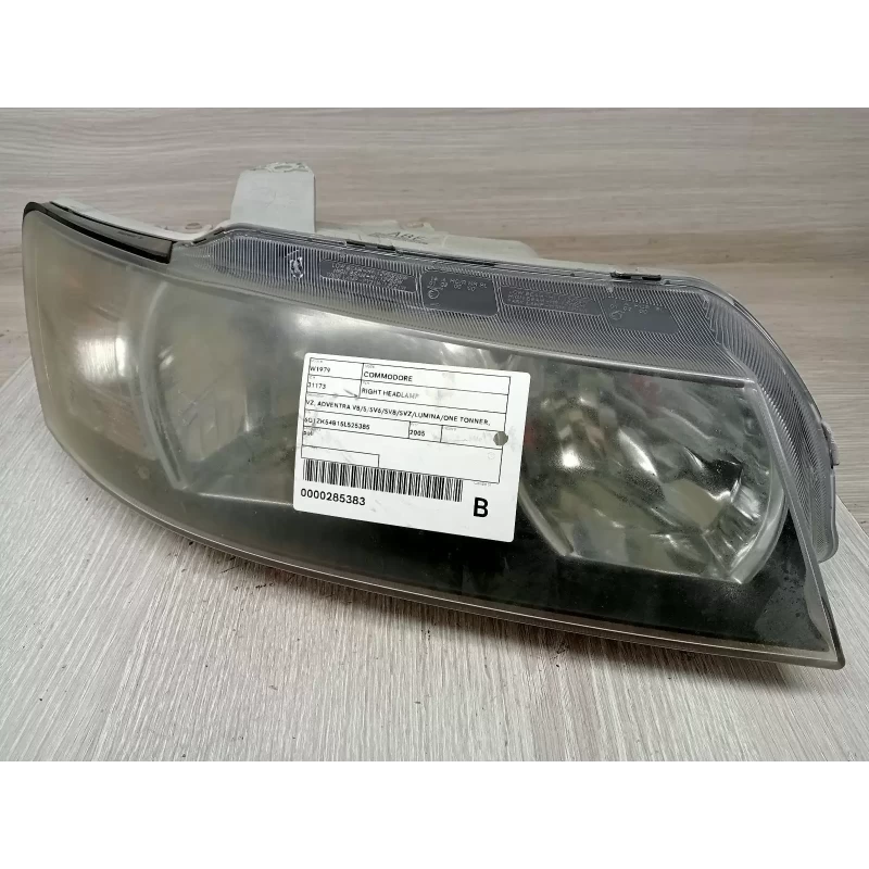 HOLDEN COMMODORE RIGHT HEADLAMP VZ, ADVENTRA V8/S/SV6/SV8/SVZ/LUMINA/ONE TONNER,