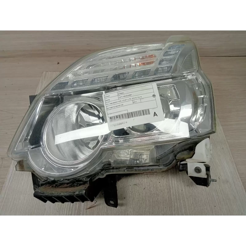 NISSAN XTRAIL LEFT HEADLAMP T31, HALOGEN TYPE, ST/ST-L/TS, 07/10-12/13 2011