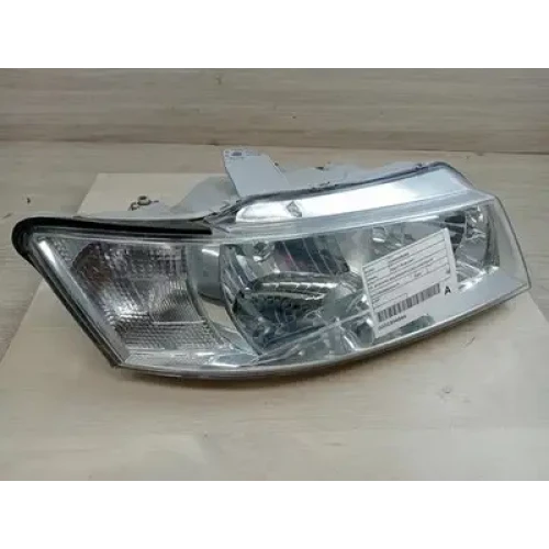HOLDEN COMMODORE RIGHT HEADLAMP VZ, ADVENTRA SX6/EXECUTIVE/ACCLAIM/EQUIPE, STAND